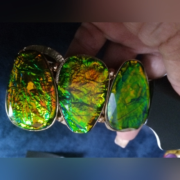 Green Stone Necklace, Earrings and Bracelet Set - Picture 2 of 4